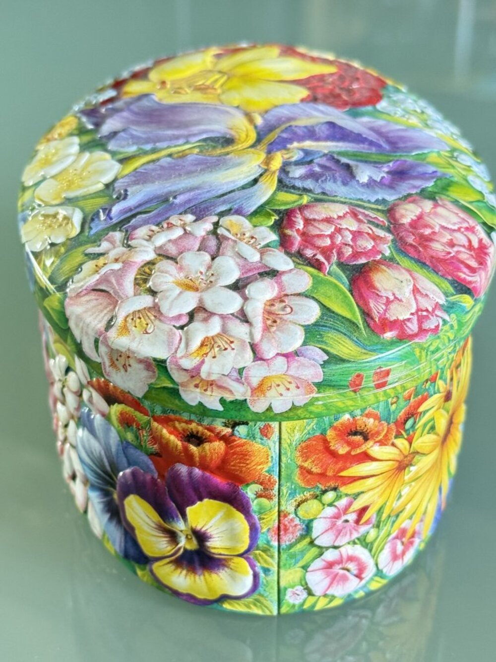 Churchill's Box Vintage metal flower colorful tin can 70" - Picture 2 of 8
